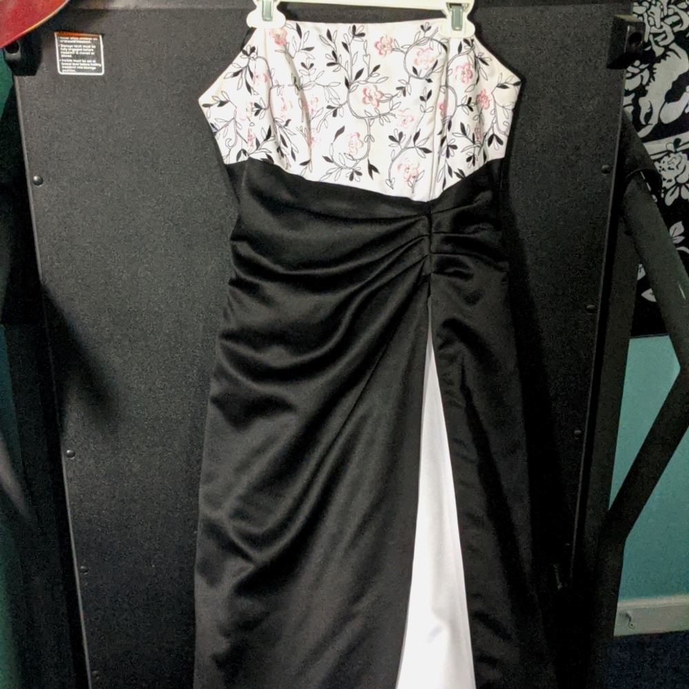 B. Smart black & white strapless